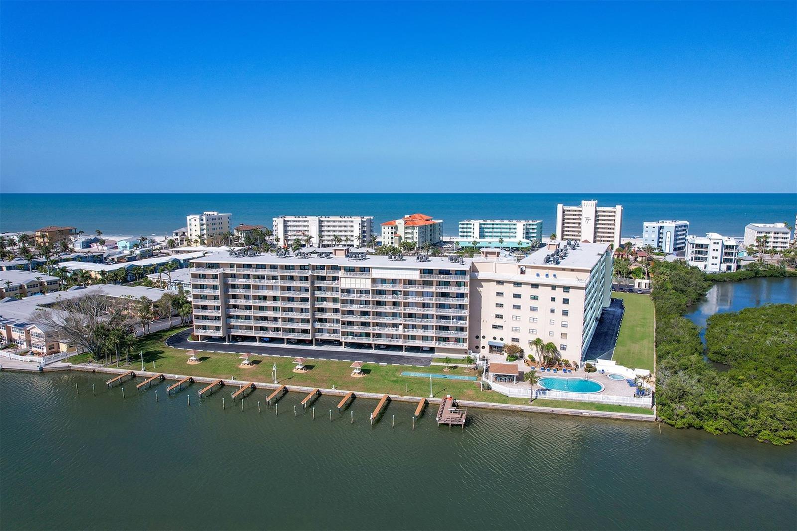 BAY SHORES YACHT & TENNIS CLUB - Residential