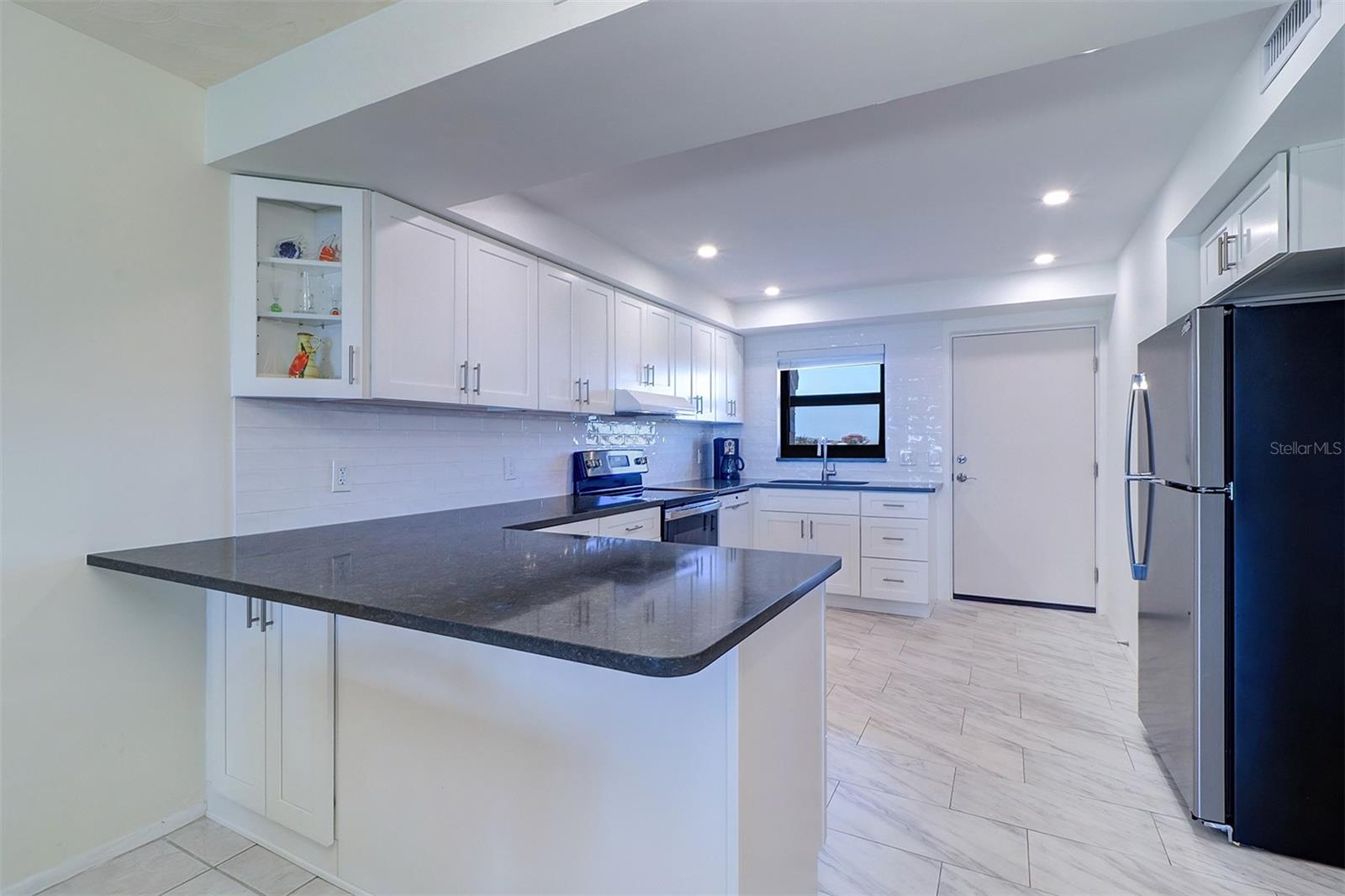 BAY SHORES YACHT & TENNIS CLUB - Residential