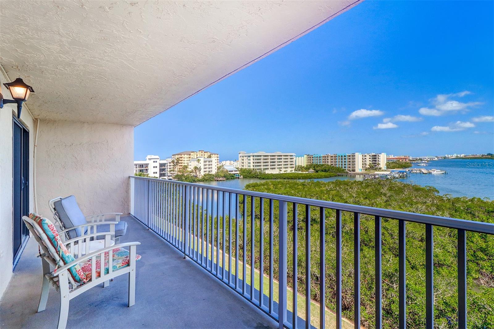 BAY SHORES YACHT & TENNIS CLUB - Residential