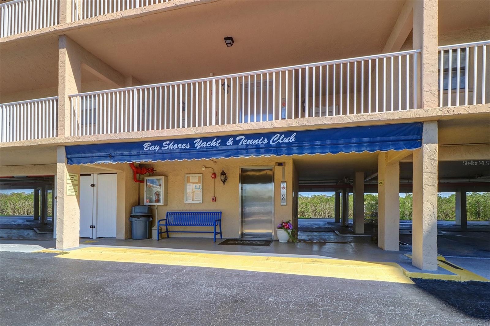 BAY SHORES YACHT & TENNIS CLUB - Residential