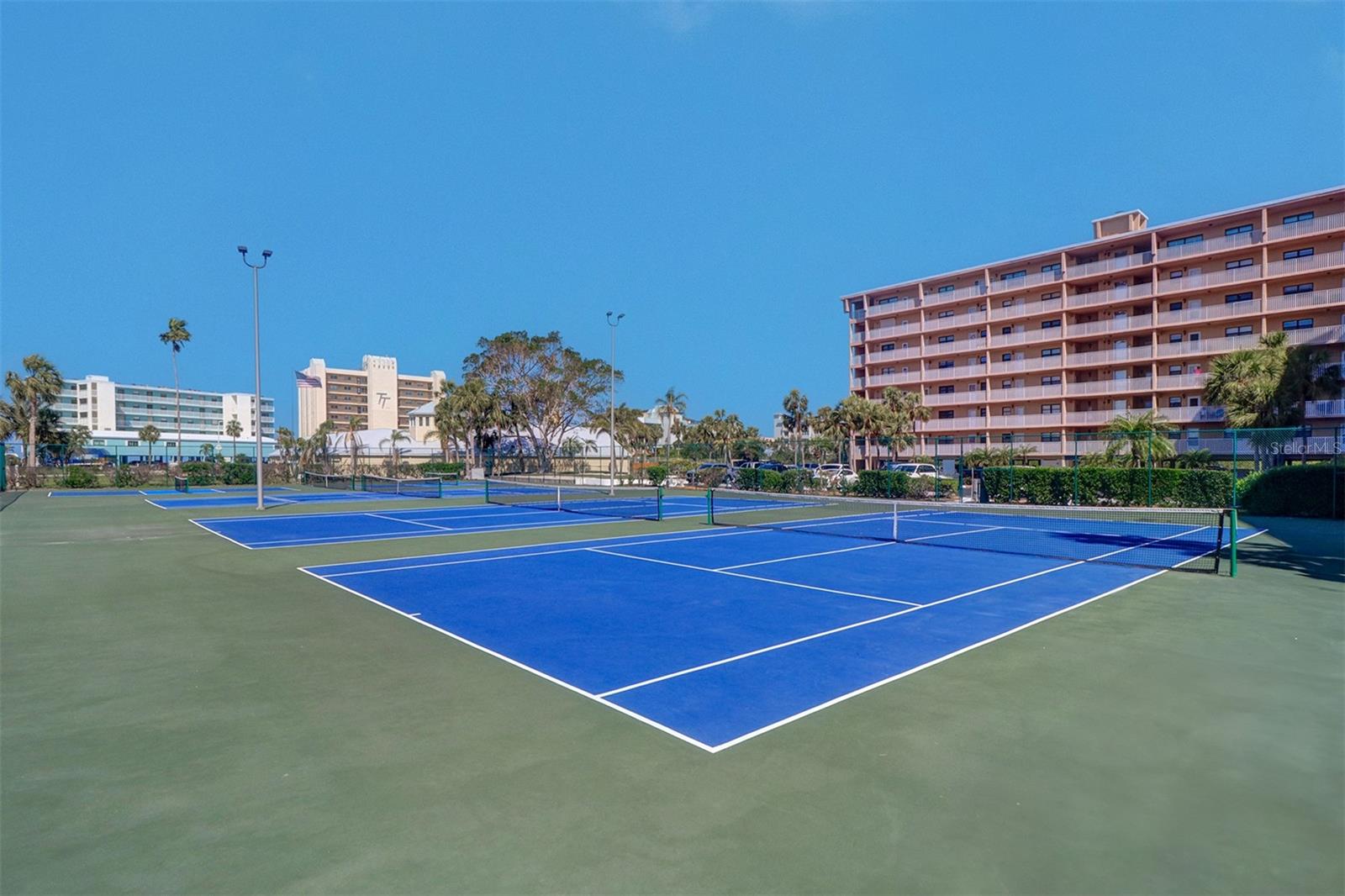 BAY SHORES YACHT & TENNIS CLUB - Residential