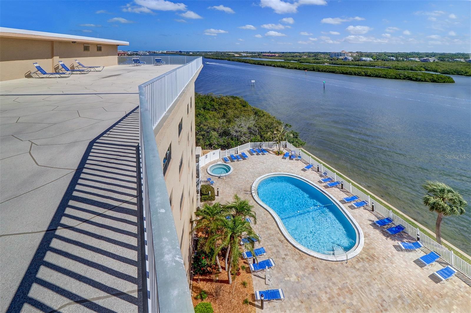 BAY SHORES YACHT & TENNIS CLUB - Residential