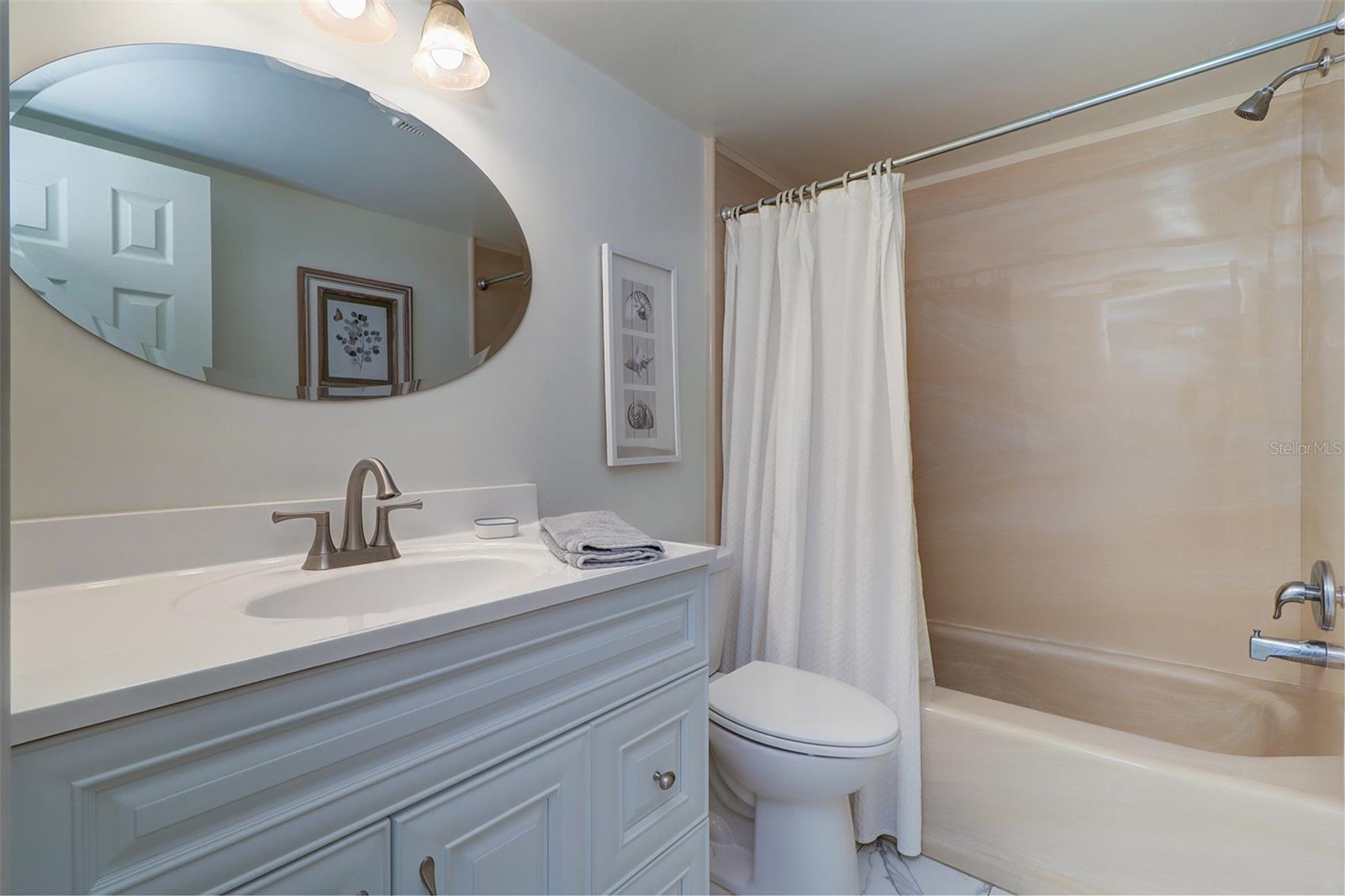 BAY SHORES YACHT & TENNIS CLUB - Residential