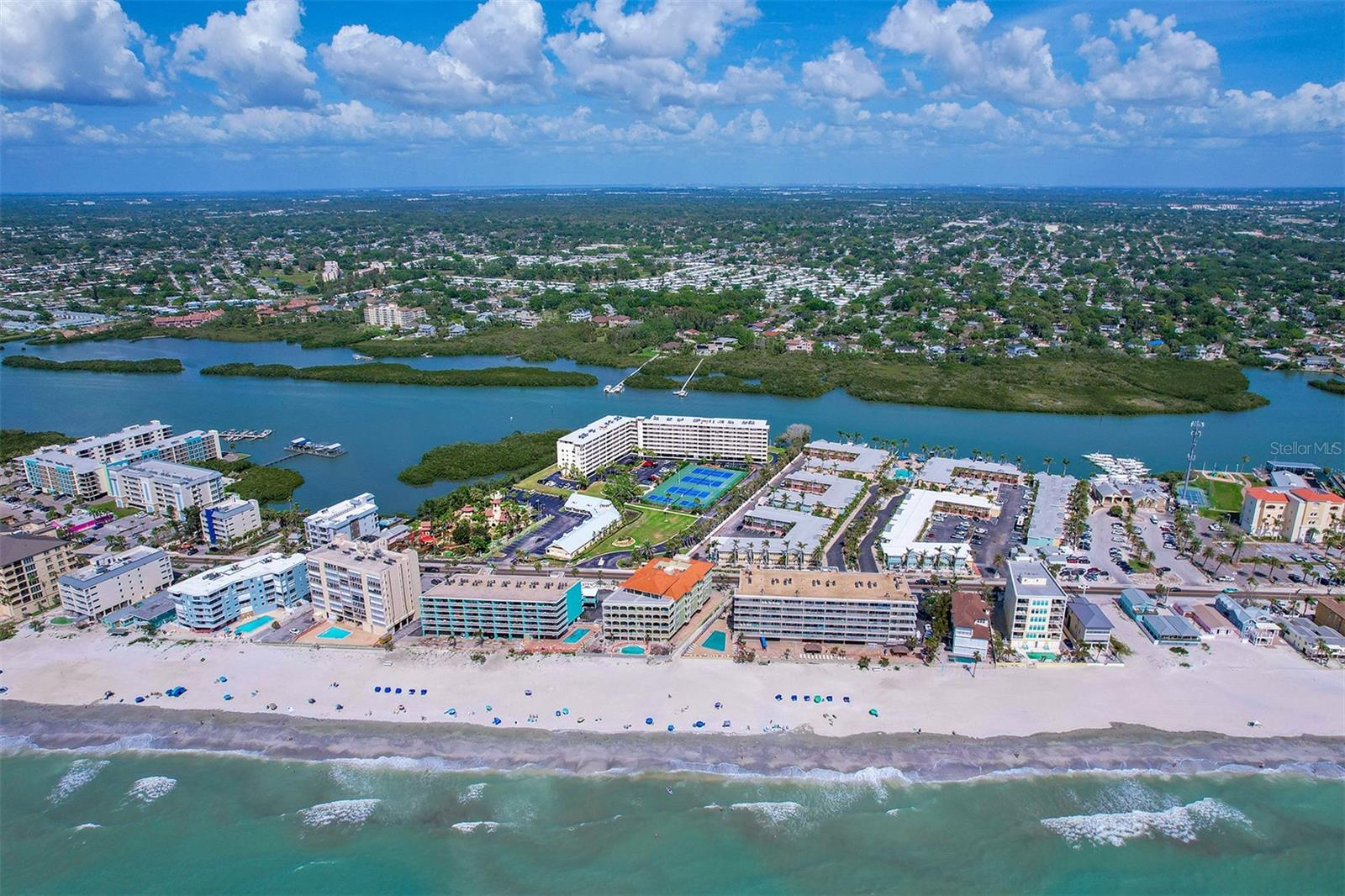 BAY SHORES YACHT & TENNIS CLUB - Residential