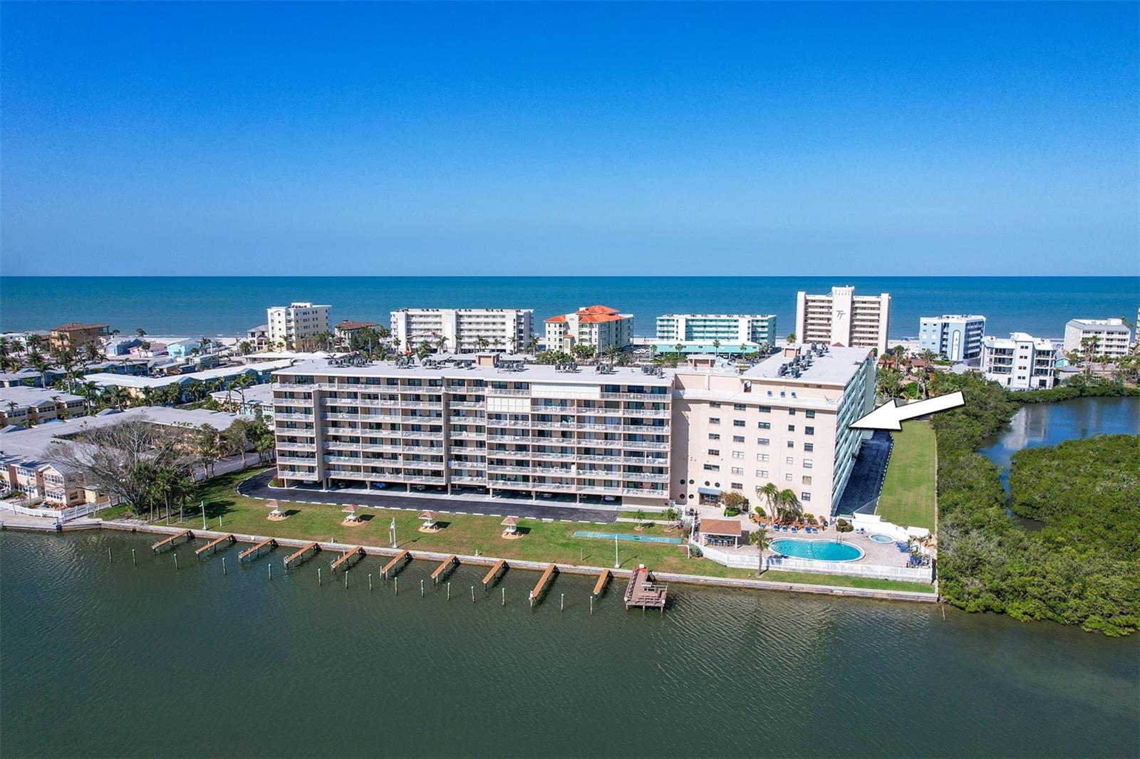 BAY SHORES YACHT & TENNIS CLUB - Residential