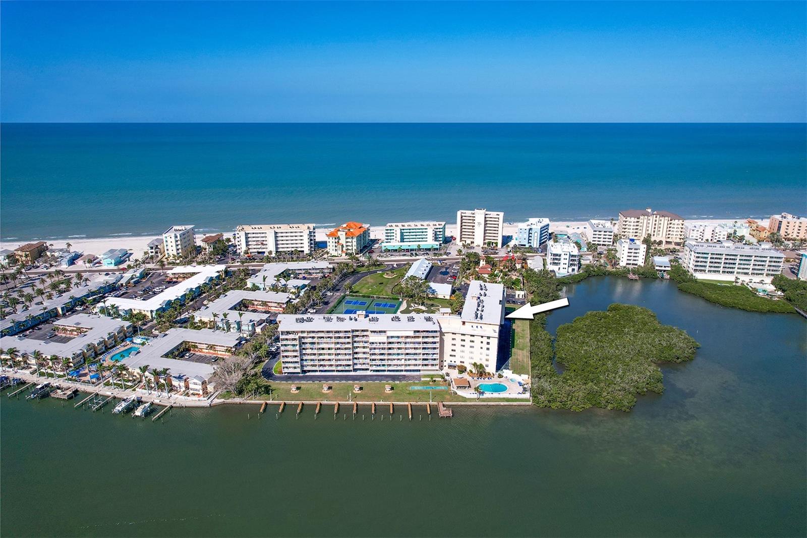 BAY SHORES YACHT & TENNIS CLUB - Residential