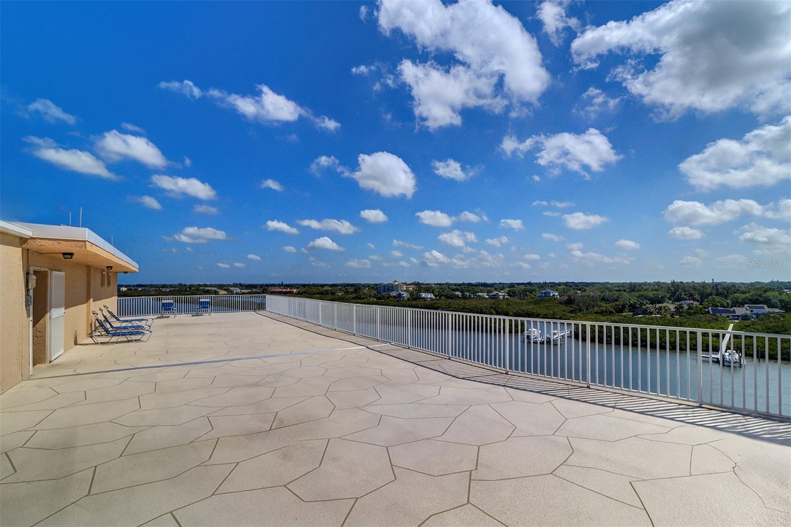 BAY SHORES YACHT & TENNIS CLUB - Residential