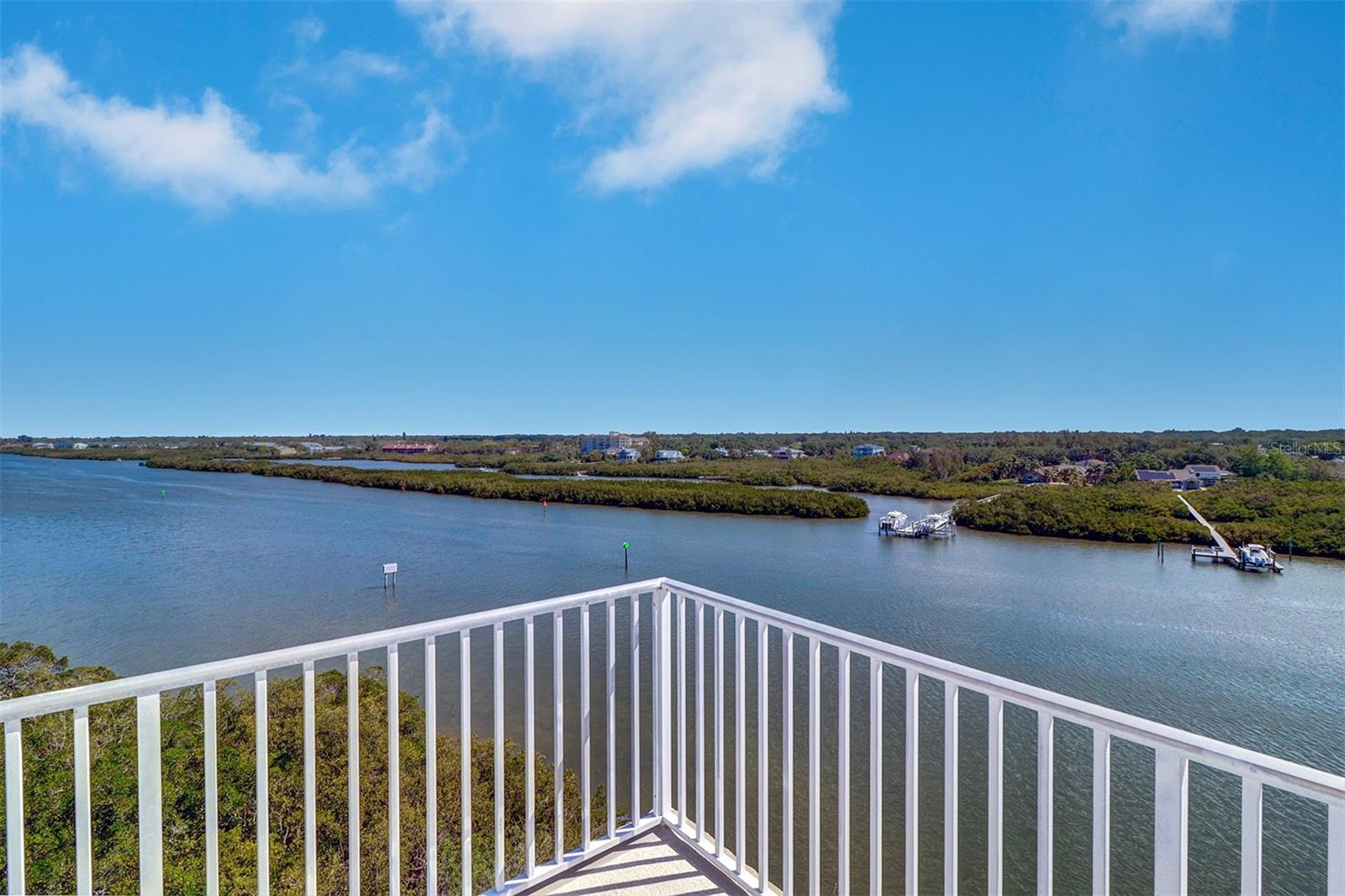 BAY SHORES YACHT & TENNIS CLUB - Residential