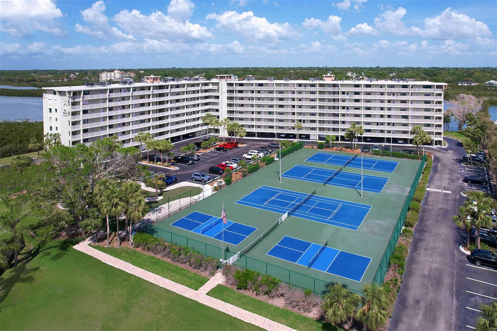 BAY SHORES YACHT & TENNIS CLUB - Residential