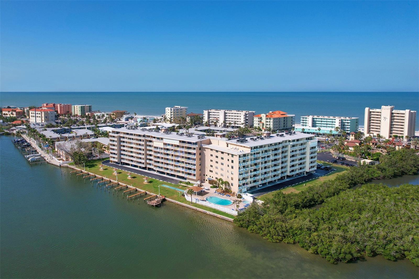 BAY SHORES YACHT & TENNIS CLUB - Residential