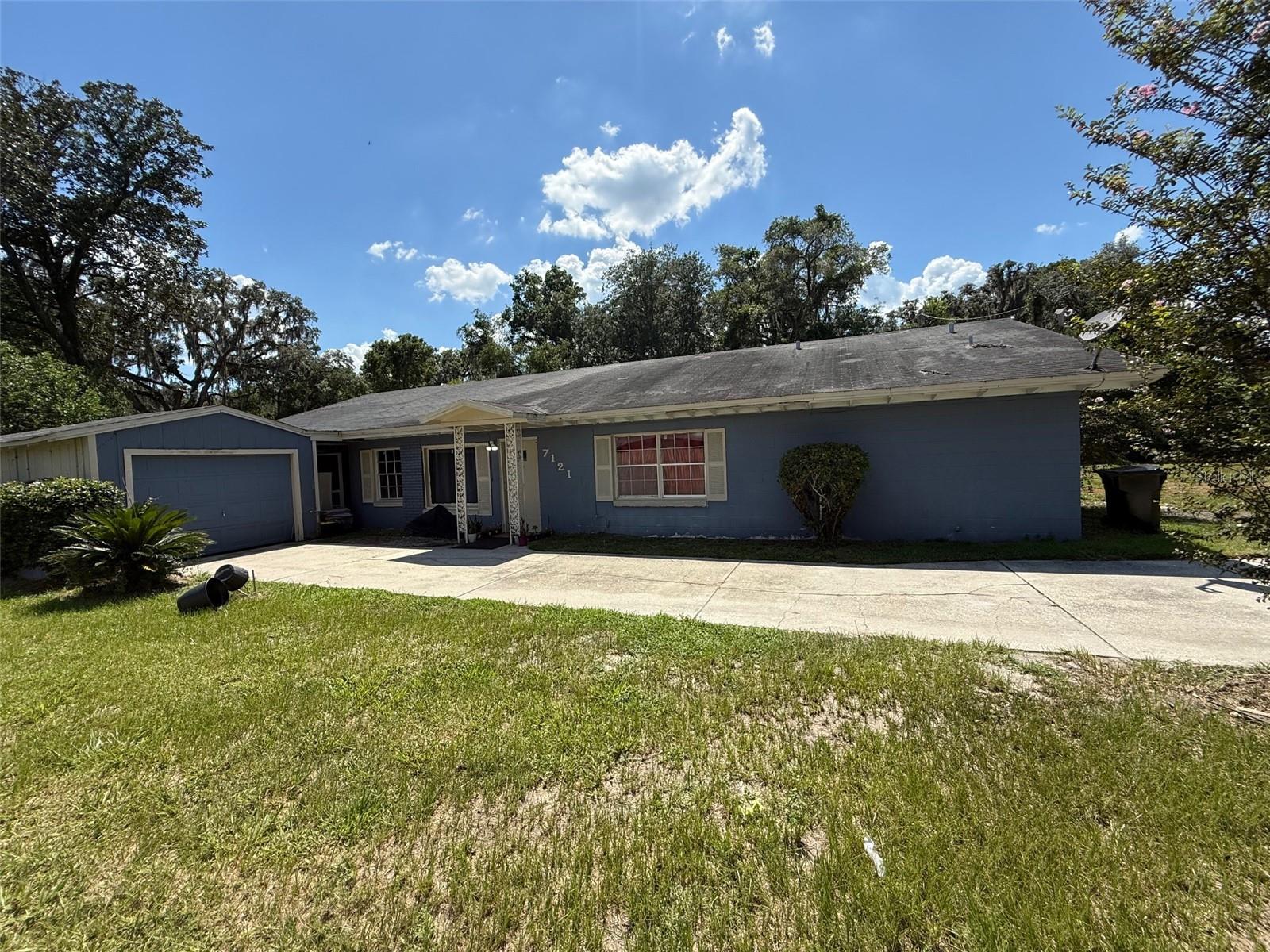 Spacious 5+ Bedroom, 3 Bath Block Home on Over 1/4 Acre — Just 13 Minutes to Downtown!
Discover comfort, privacy, and convenience in this expansive home featuring solid block construction, over 5 bedrooms, and 3 full bathrooms, perfectly situated in a quiet, secluded neighborhood. Set on a generous lot (over 1/4 acre), this property offers space to breathe—indoors and out.
Highlights include:
• Modern kitchen granite countertops
• Energy-efficient LED lighting
• Split floor plan ideal for multi-generational living or guests
• Very private setting with mature trees and minimal through-traffic
• Quick 13-minute drive to downtown
Perfect for a large family, work-from-home setup, or anyone looking for space without sacrificing location.
