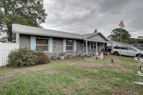 A home in DEBARY