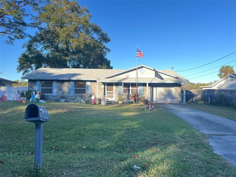 A home in DEBARY