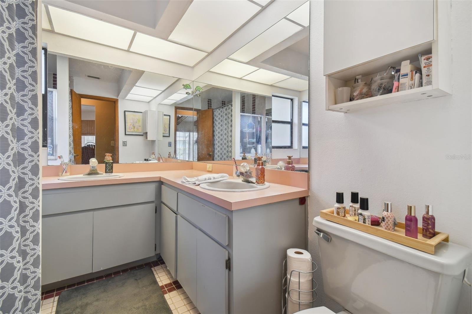 LAKESIDE WOODLANDS - Residential