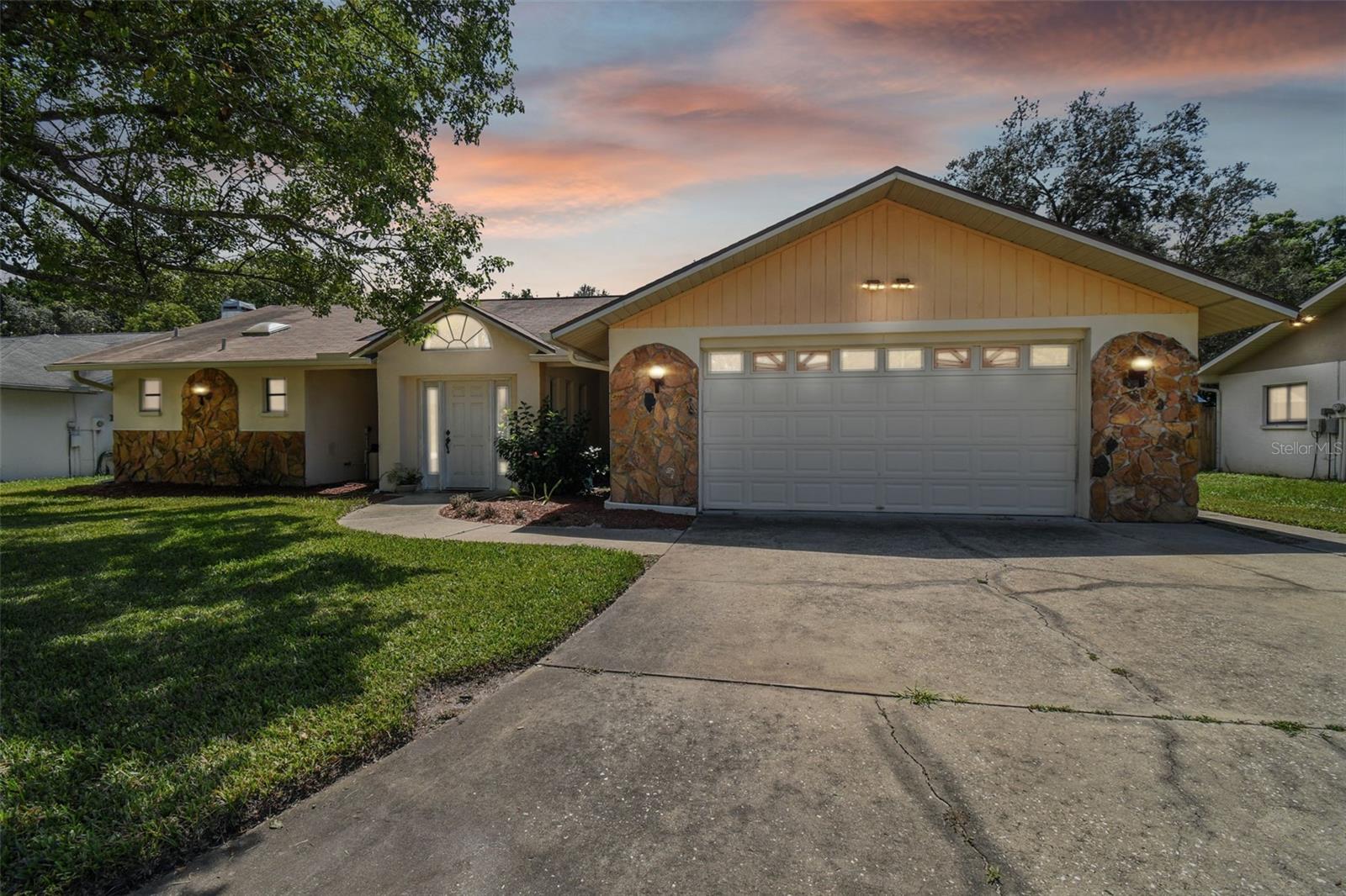 LAKESIDE WOODLANDS - Residential