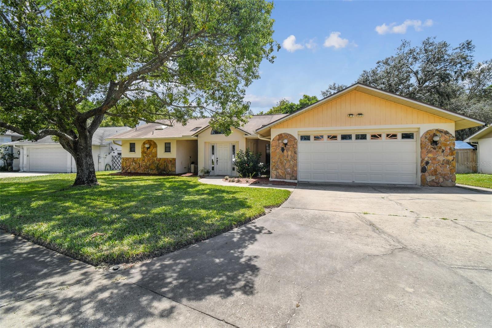 LAKESIDE WOODLANDS - Residential