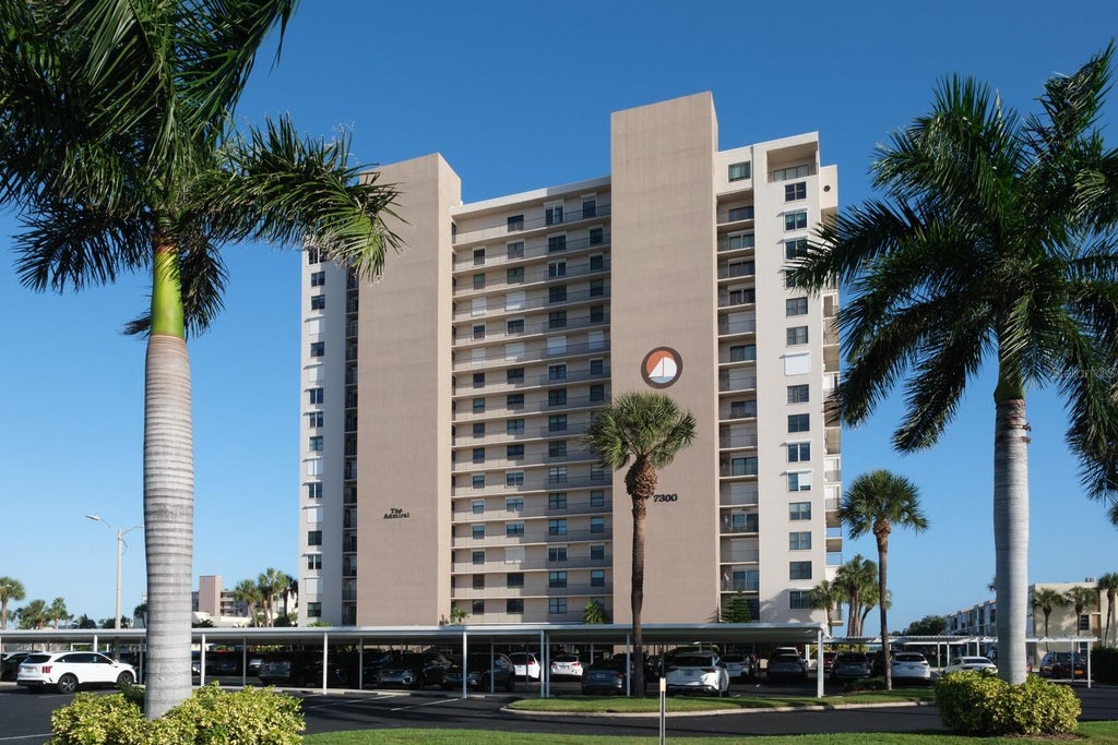 Photo of 7300 Sun Island Drive S #1501, South Pasadena, FL 33707 (MLS # TB8560568)