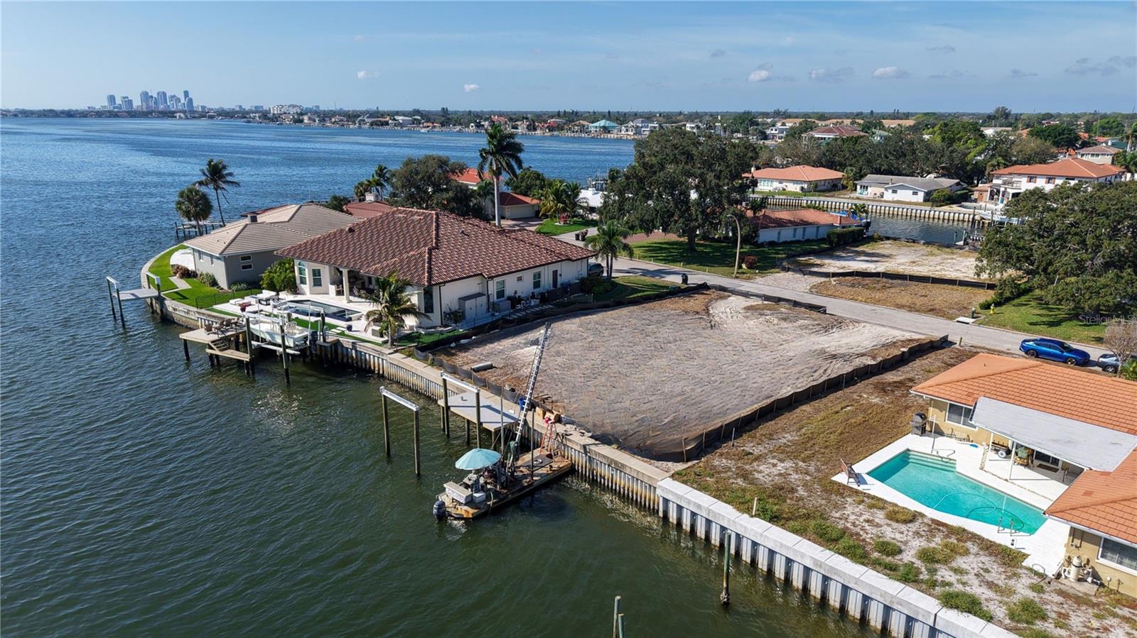 VENETIAN ISLES - Land