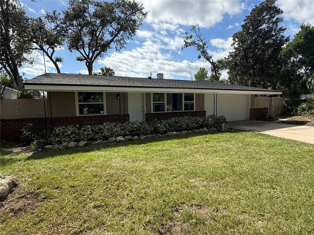 Photo of 922 Parkwood Drive, Ormond Beach, FL 32174 (MLS # V4945482)