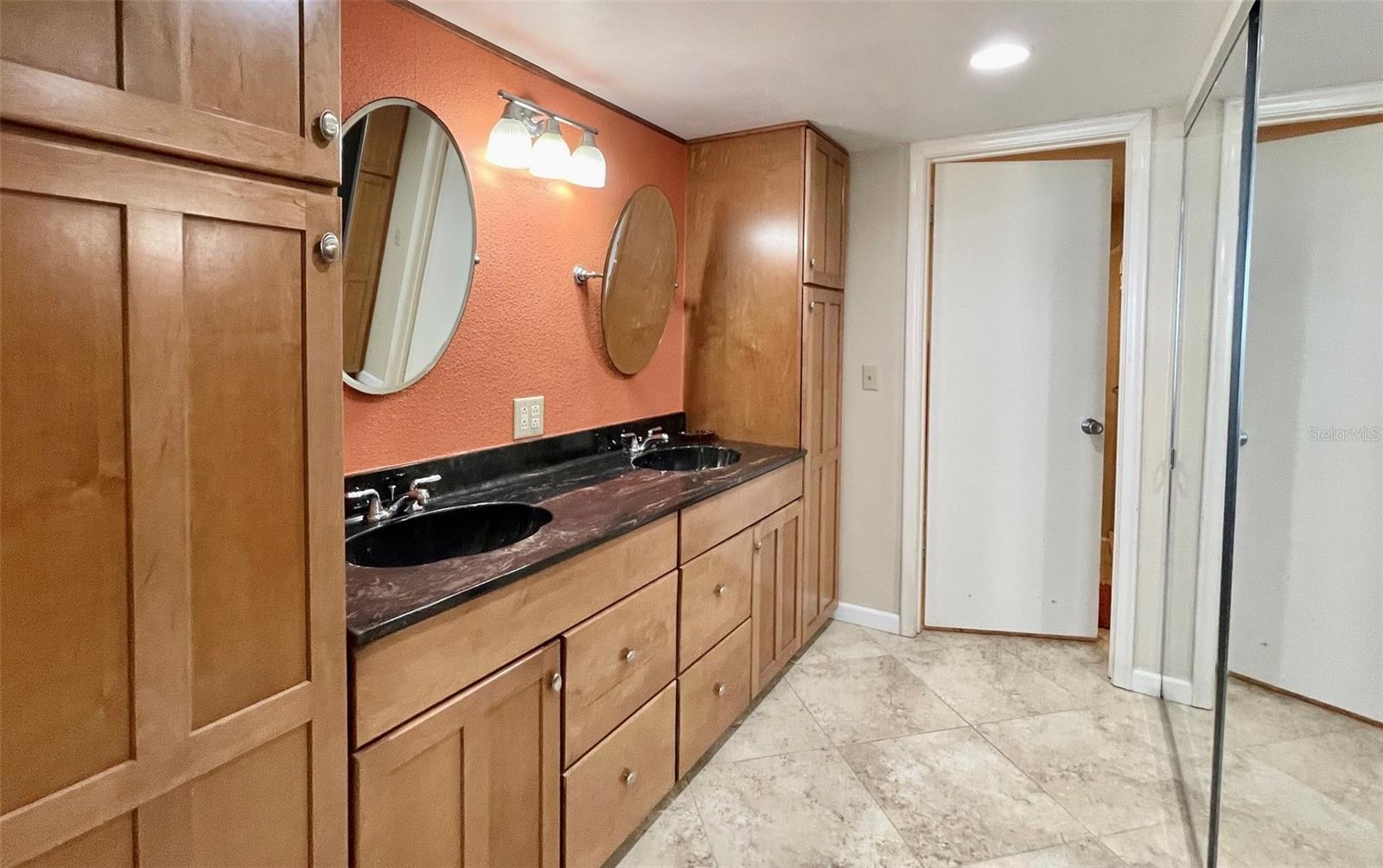ATLANTIS CONDO - Residential