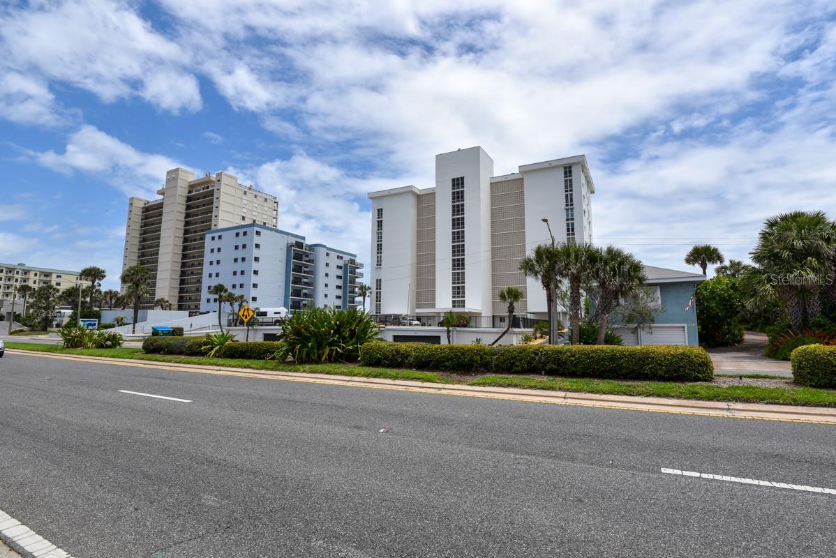 ATLANTIS CONDO - Residential