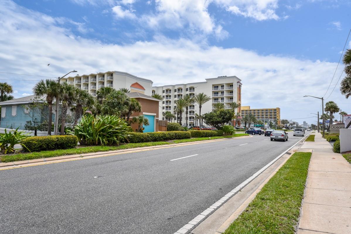 ATLANTIS CONDO - Residential