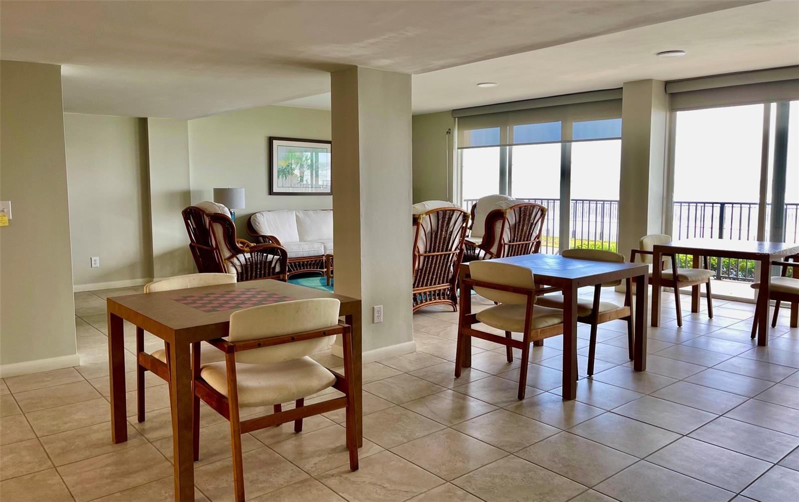 ATLANTIS CONDO - Residential