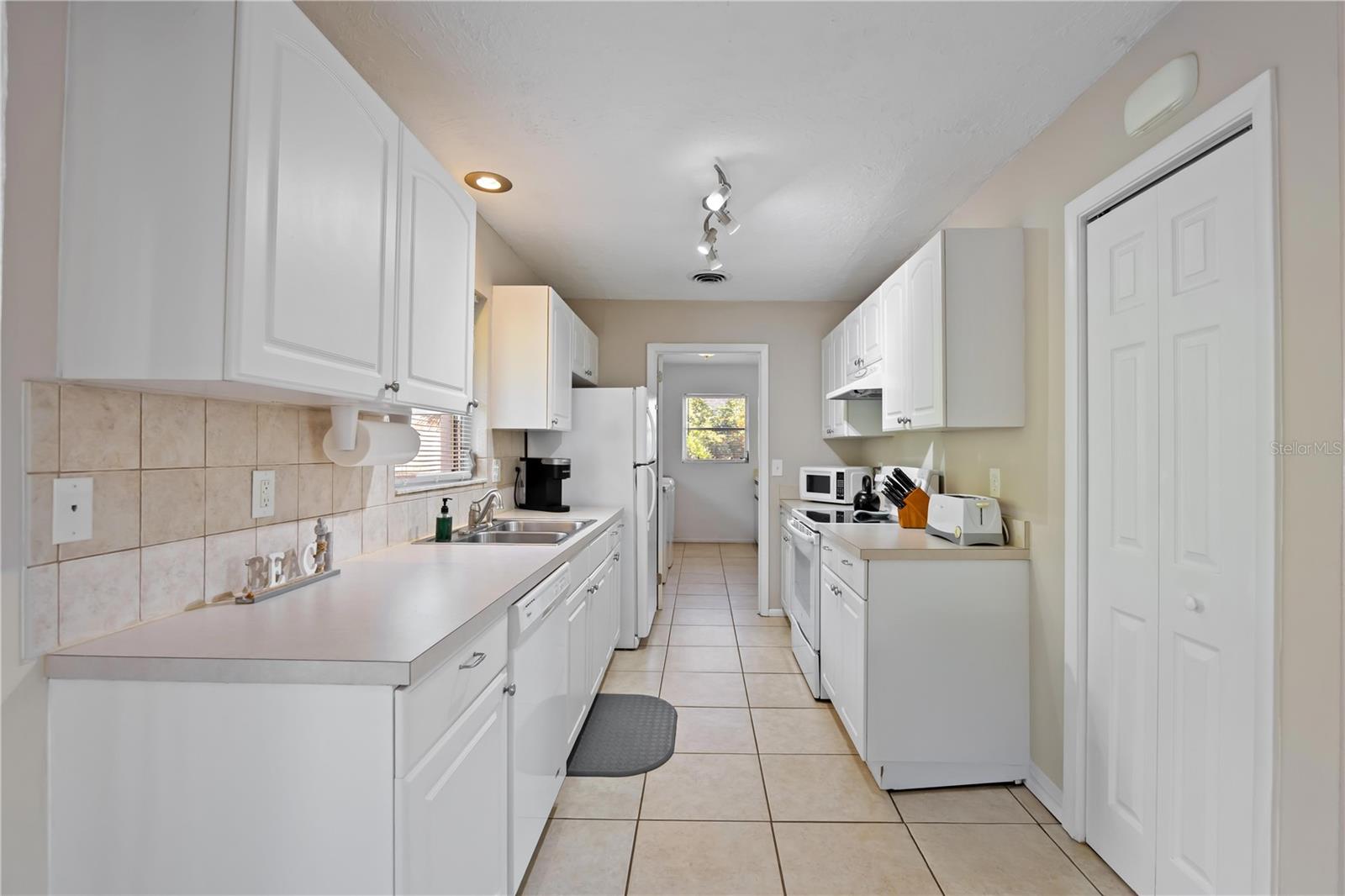 SOUTH VENICE UN 1 - Residential