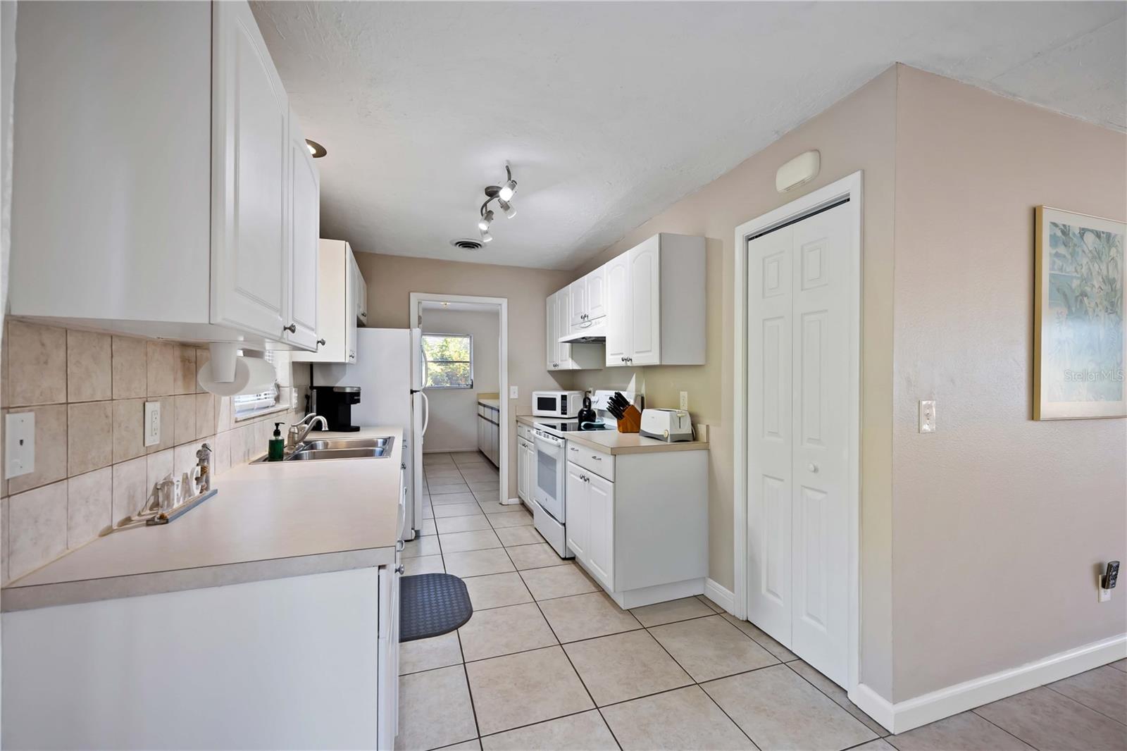 SOUTH VENICE UN 1 - Residential