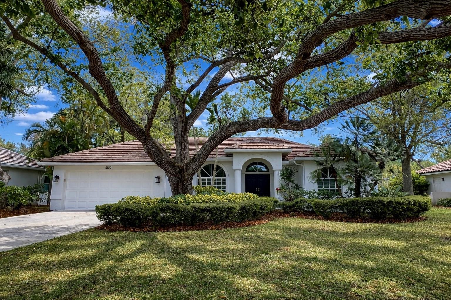 CALUSA LAKES - Residential