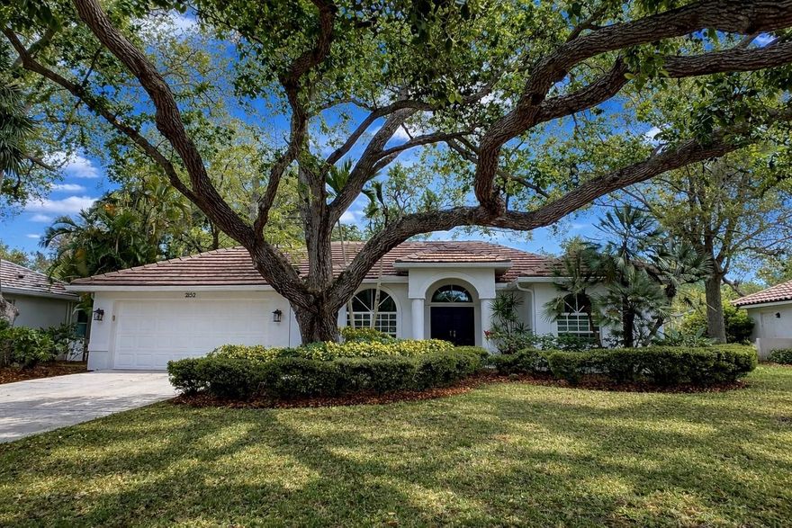 Nestled beneath several live oaks, this charming, well-maintained property in the gated Calusa Lakes golf course community is perfect for young families, empty nesters, and everything in between. 3 bed/2 bath in Flood Zone X. Numerous tasteful updates including two bathroom renovations bring a modern but comfortable feel, 100% move-in ready for you to start living in paradise. Traditional split-level floor plan provides an open-concept living area and separation between bedrooms. New kitchen appliances add a touch of class to the functional kitchen. Full glass-sliders at the back of the home open fully to the lanai, where you can drink your morning coffee and look out to the private, shaded backyard with mature trees, beautiful landscapes, and plenty of bird-watching. Spacious master bedroom includes two full walk-in closets. Roof replaced and home replumbed in 2018. New HVAC system in 2024. Low HOA fees and overall cost of ownership. Property has a clear path to the nearby Legacy trail for cycle enthusiasts and is only a 10-minute drive to Nokomis Beach, the Myakka River canoe launch, and Carlton Reserve.