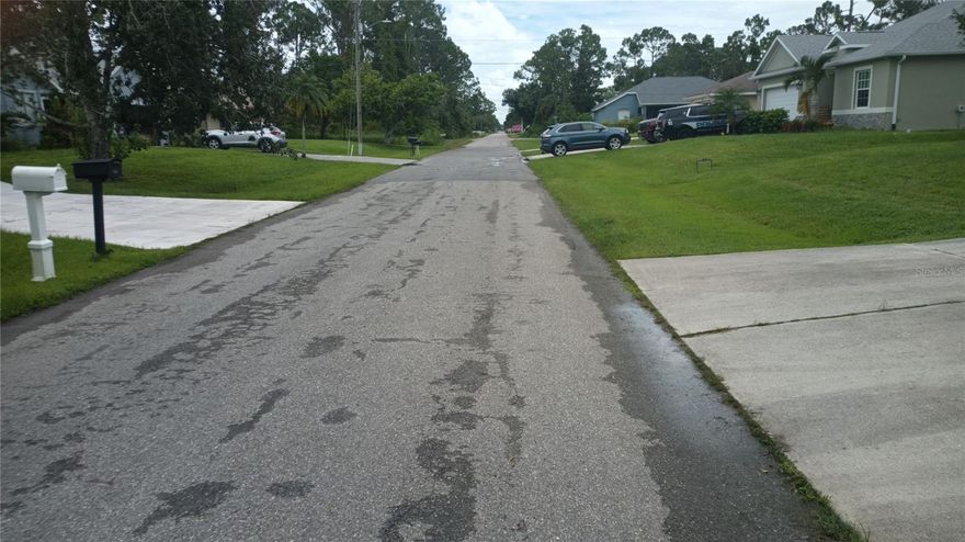 1/4 acre/10,000sf lot with city water just a few miles from 75 and one turn off Sumter blvd.