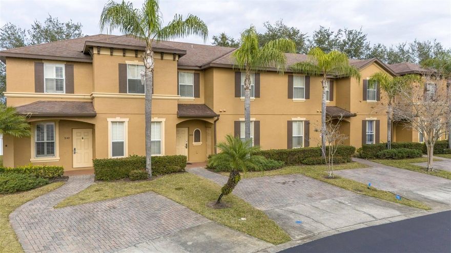 Located in an extraordinary location, this townhouse invites you to experience the tropical lifestyle of Florida. With its features, you can enjoy 4 bedrooms spread over two levels, a spacious kitchen, and a great room designed for functional family living and enjoyment.

I invite you to explore this fantastic turnkey property in Regal Palms Resort — a well-maintained home that comes fully furnished! The kitchen includes stainless steel appliances, and the bathroom vanity is very well-kept. Sliding doors in the living room lead to the back porch, perfect for relaxing and entertaining guests.

The HVAC system and water heater are in excellent condition! This property can be used as a short-term or long-term rental, a permanent residence, or a vacation home — perfectly adaptable to your needs.

Its fantastic location is just minutes from Orlando’s major theme parks and attractions, with easy access to I-4 and close to local restaurants and shops. Pack your bags and move in now — I’ll take care of the rest. Schedule your appointment today!