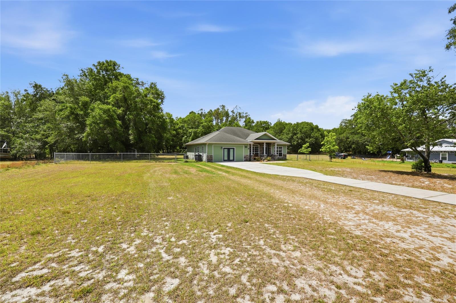 EXECUTIVE HOMES - Residential