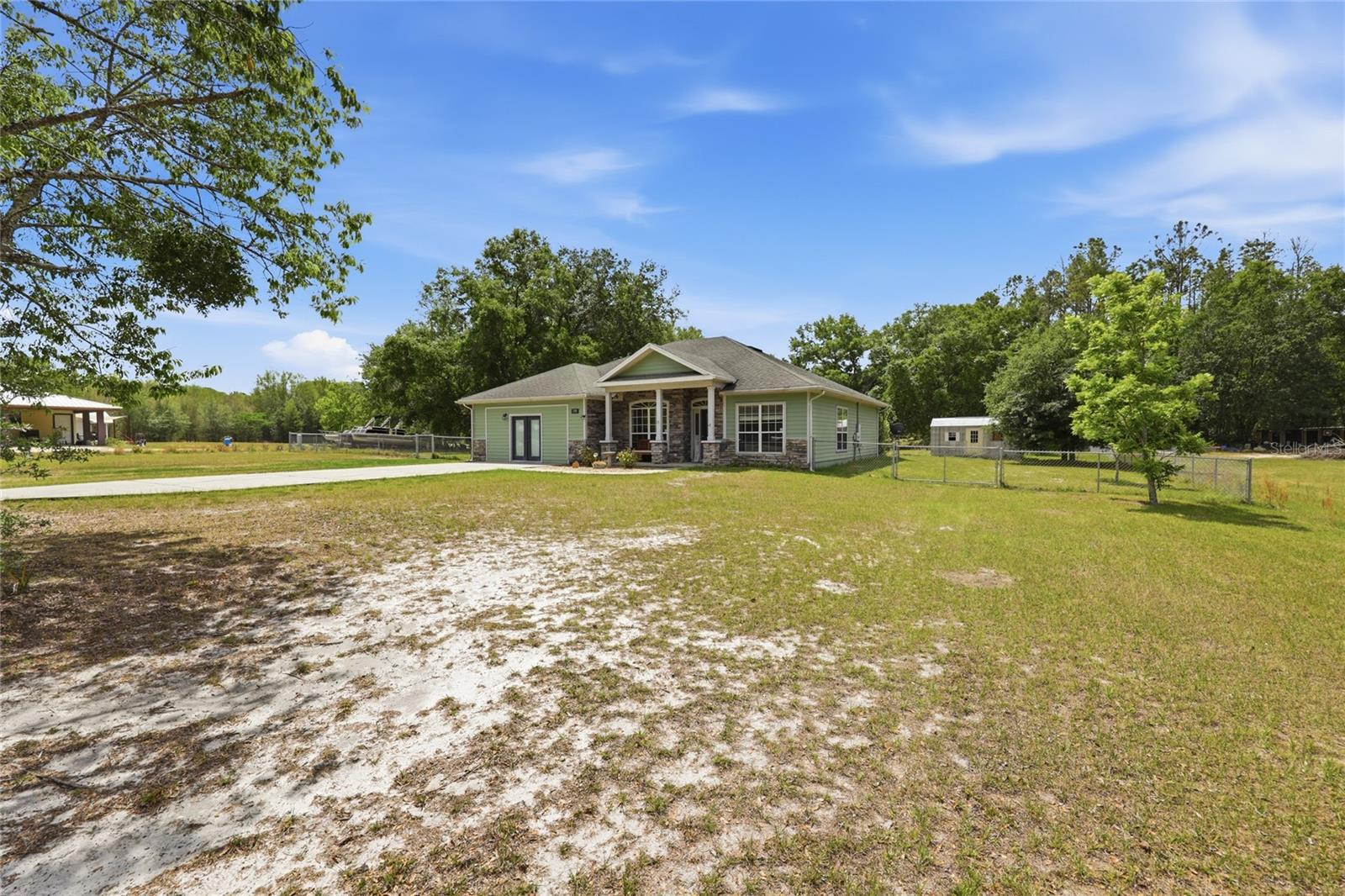 EXECUTIVE HOMES - Residential