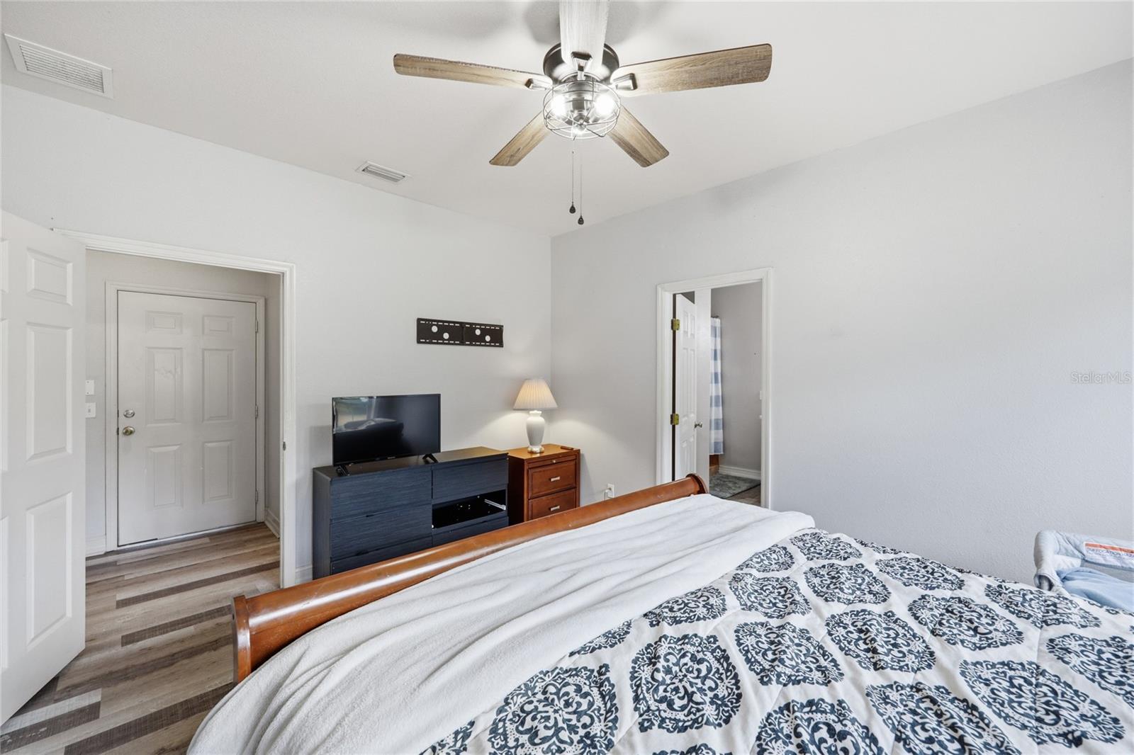 EXECUTIVE HOMES - Residential