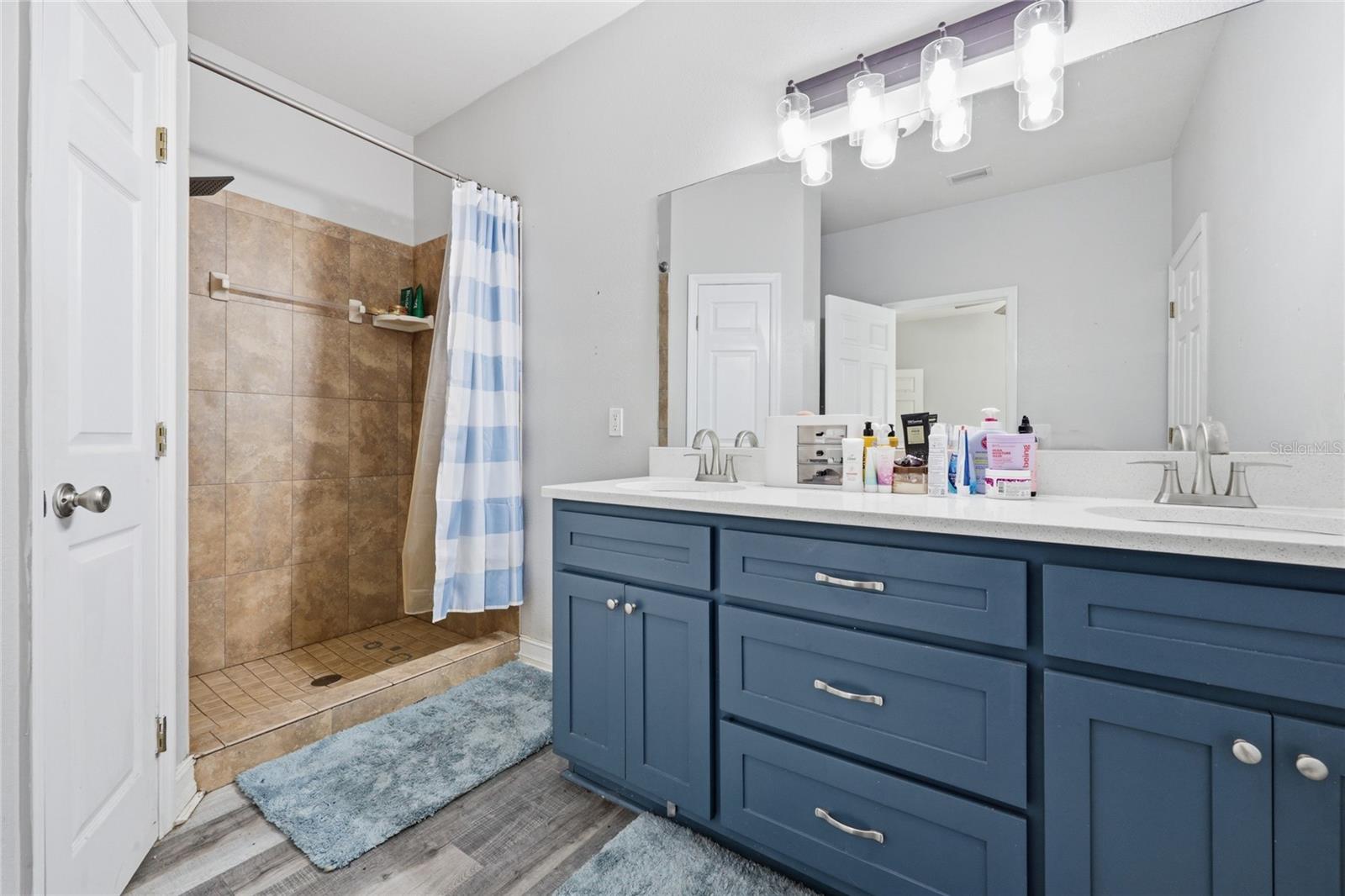 EXECUTIVE HOMES - Residential