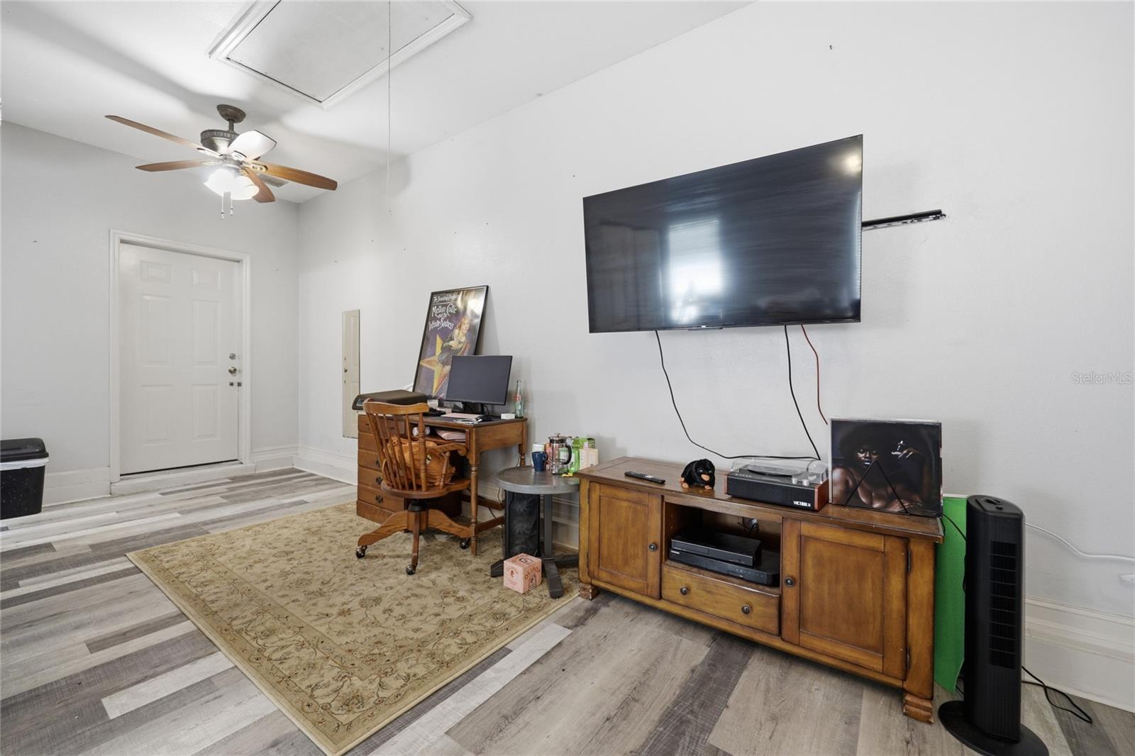 EXECUTIVE HOMES - Residential