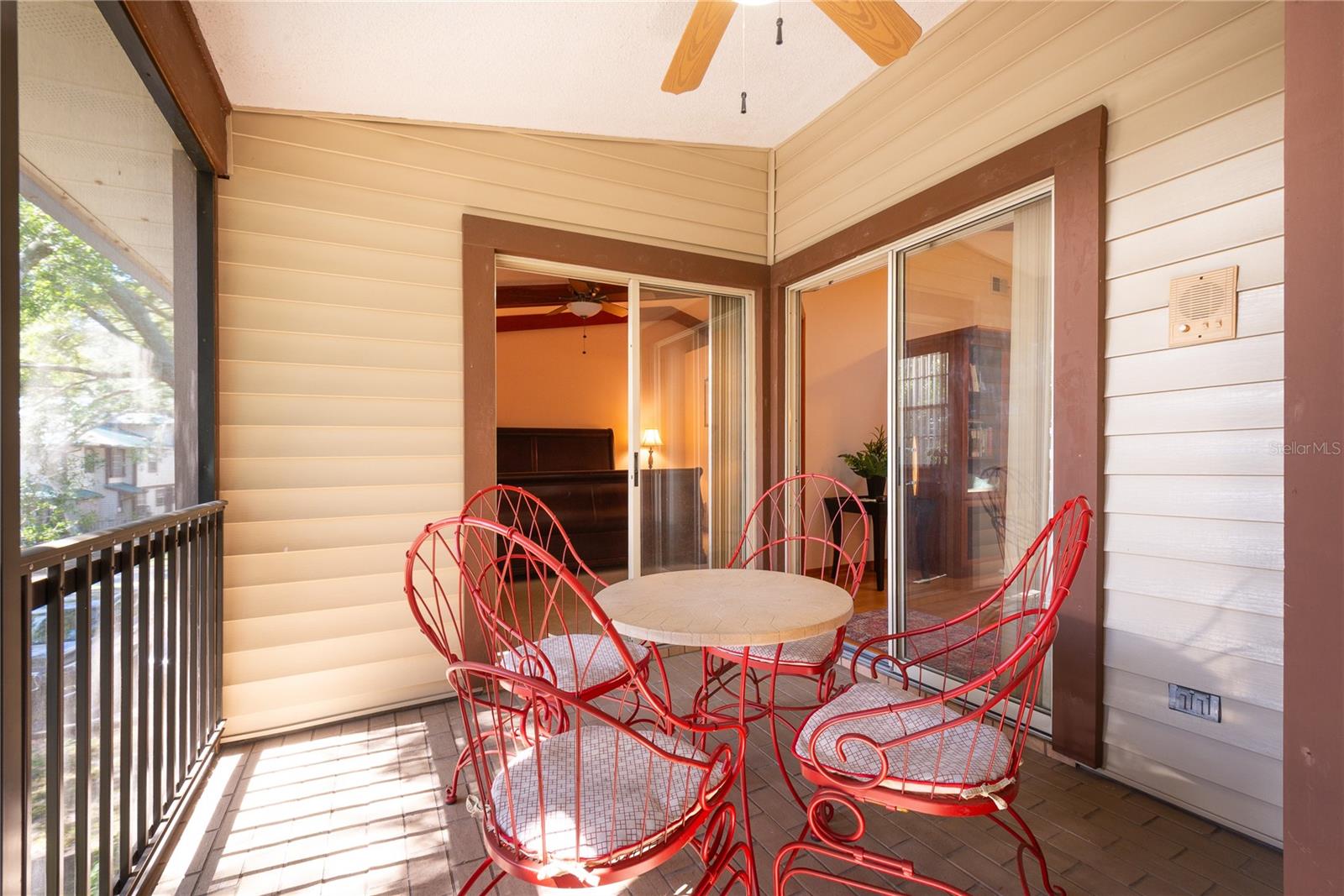 LAUREL OAKS AT COUNT - Residential