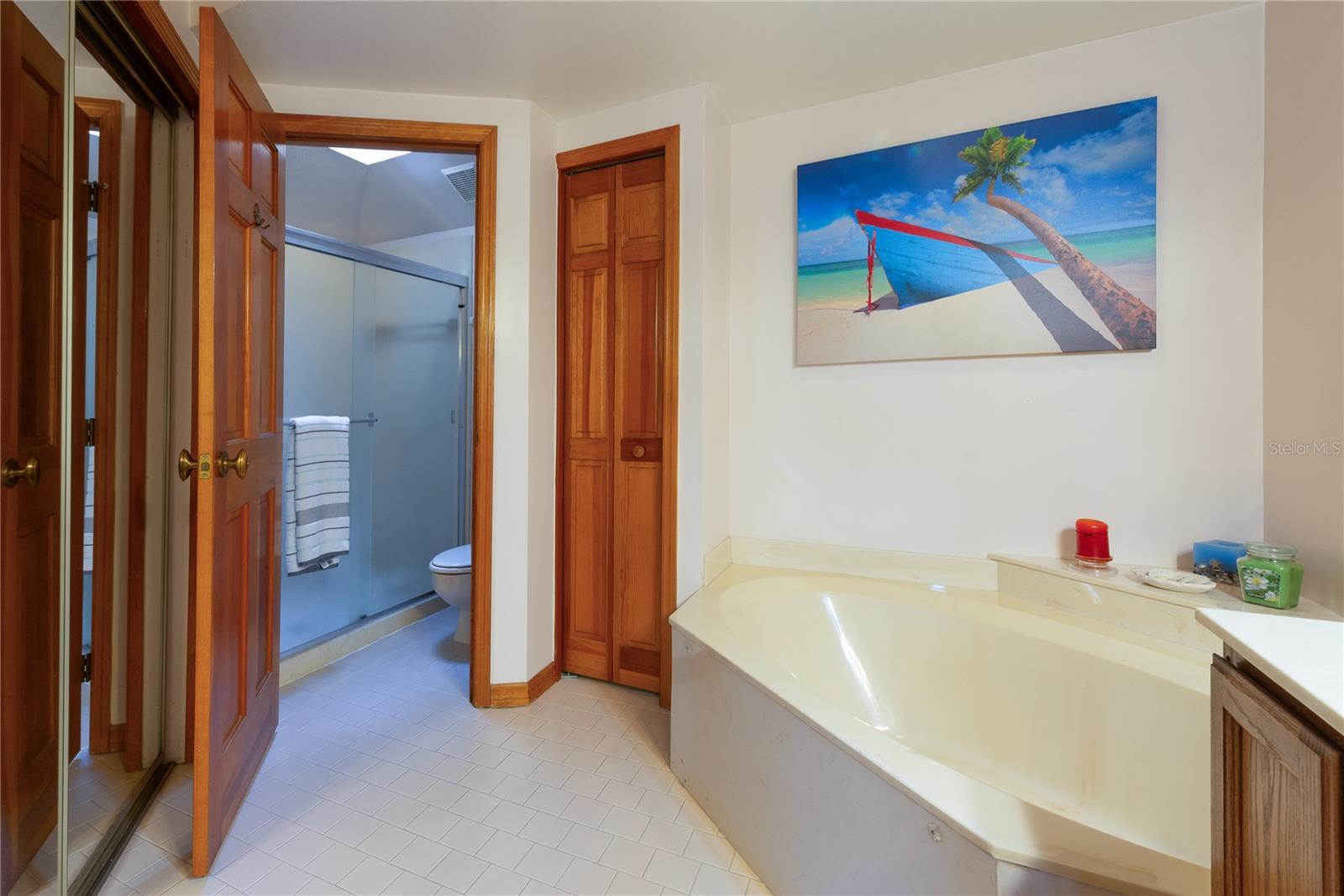 LAUREL OAKS AT COUNT - Residential