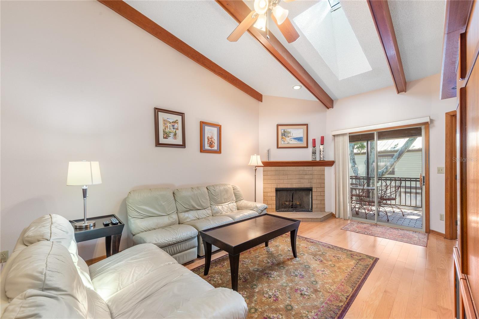 LAUREL OAKS AT COUNT - Residential