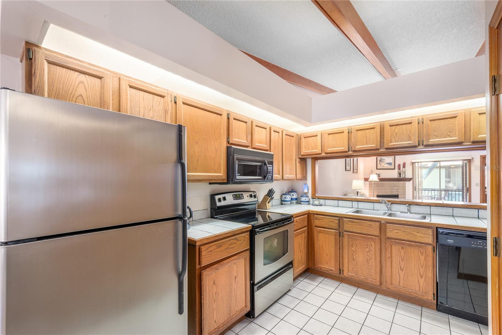 LAUREL OAKS AT COUNT - Residential