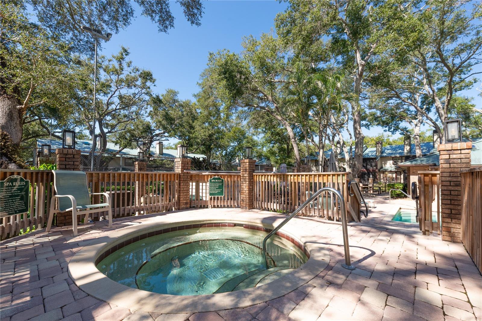 LAUREL OAKS AT COUNT - Residential