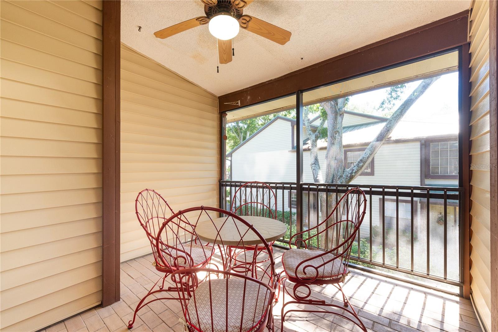 LAUREL OAKS AT COUNT - Residential