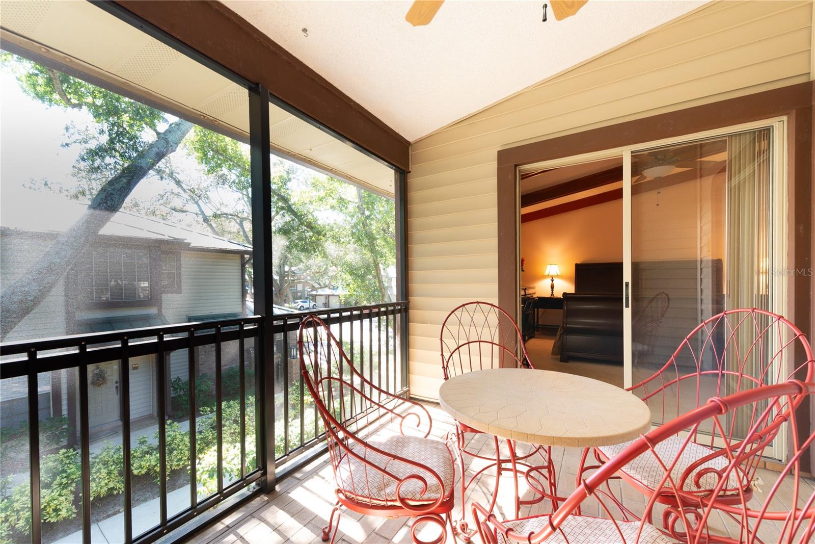 LAUREL OAKS AT COUNT - Residential