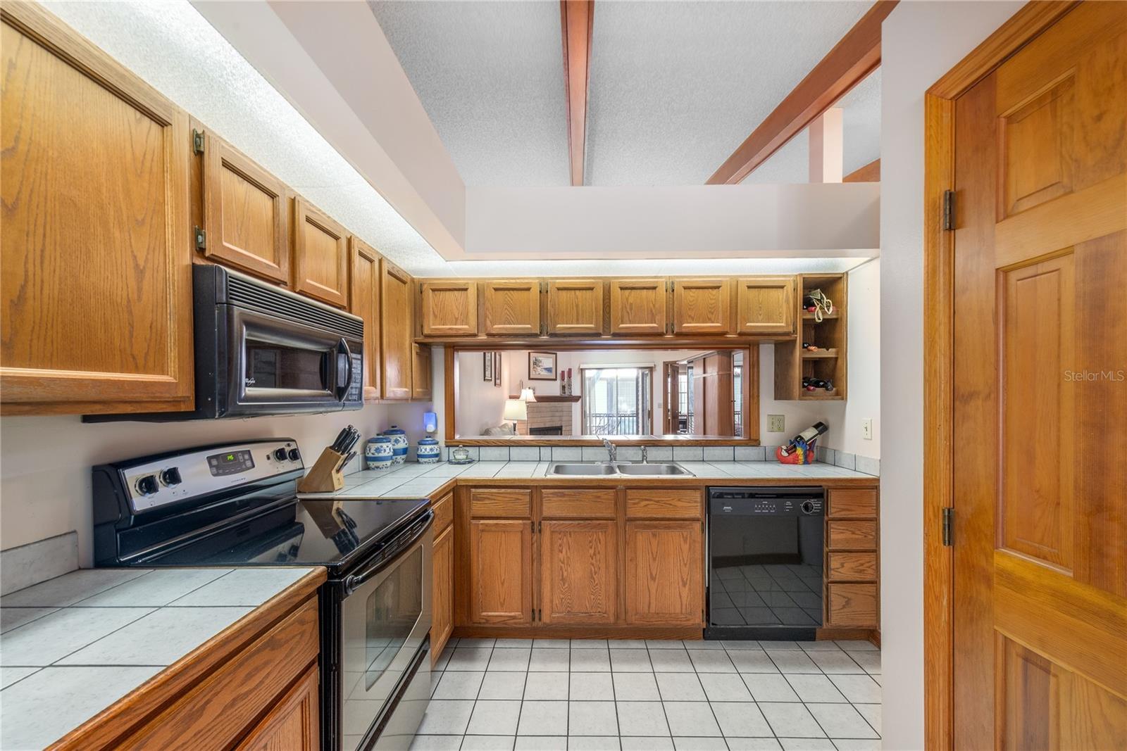 LAUREL OAKS AT COUNT - Residential