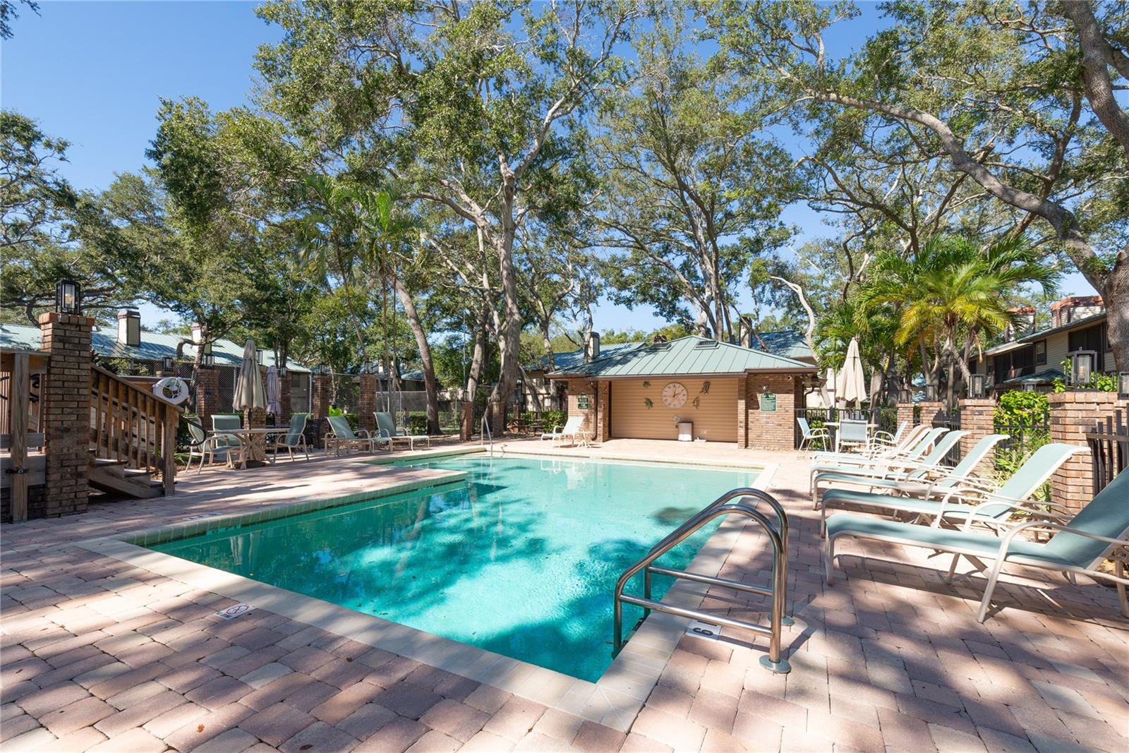 LAUREL OAKS AT COUNT - Residential