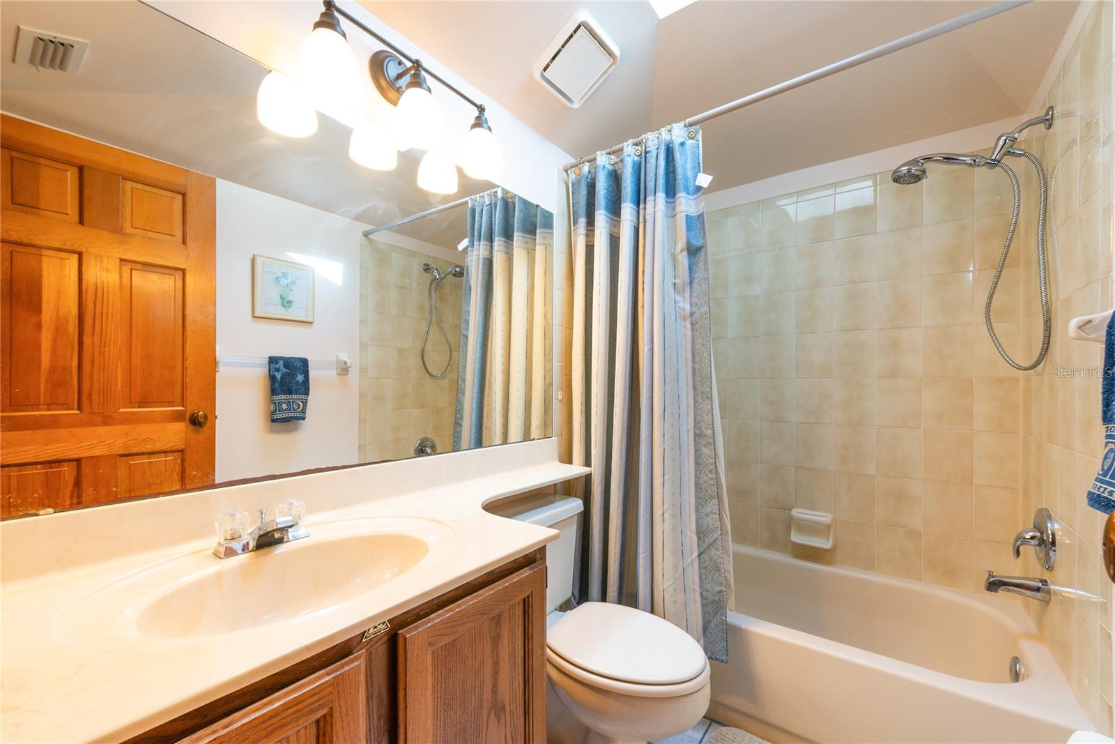 LAUREL OAKS AT COUNT - Residential