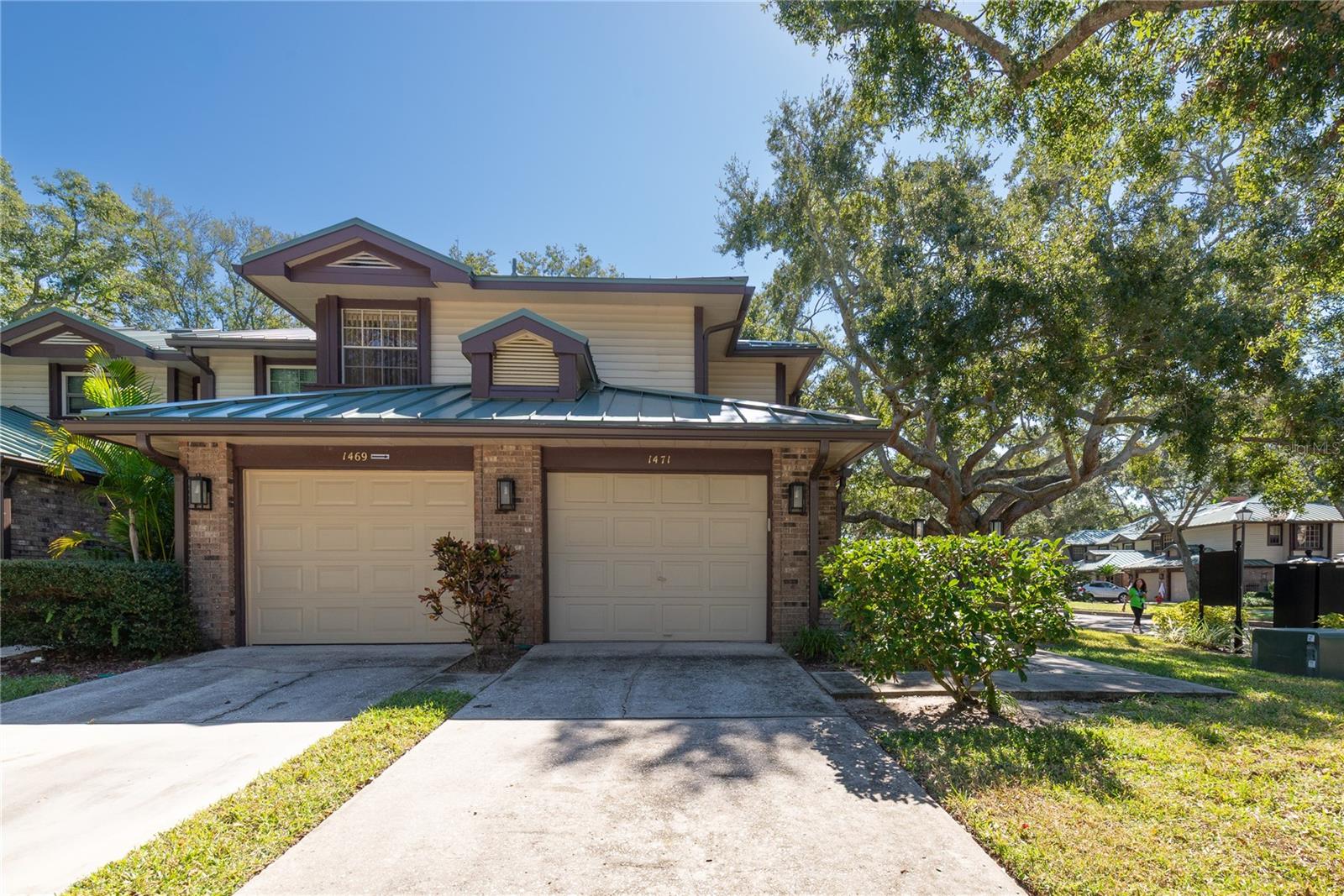 LAUREL OAKS AT COUNT - Residential