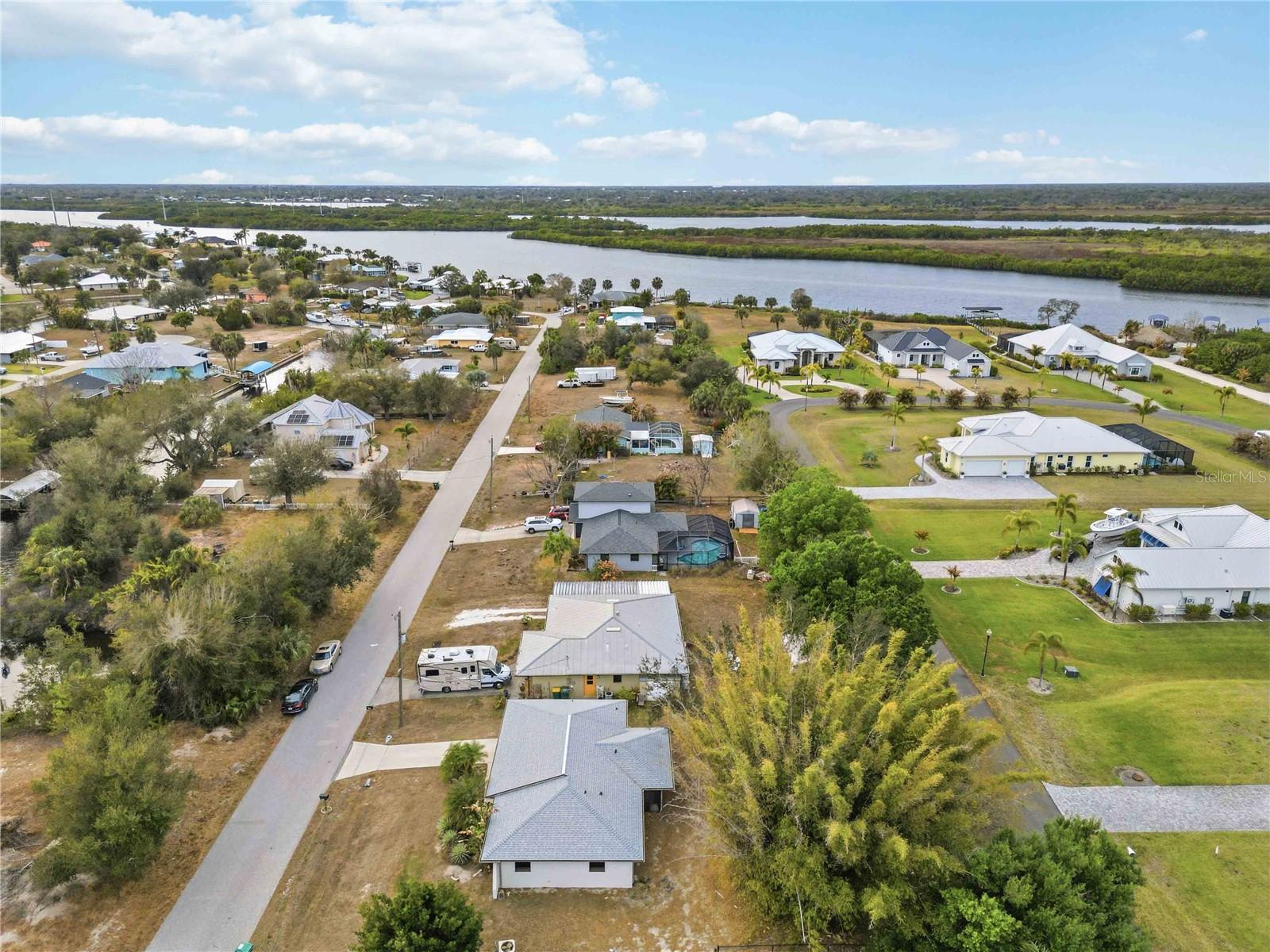 PALM SHORES - Residential